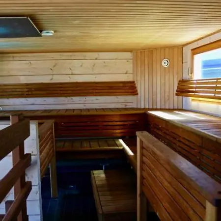 Kivilinna - Liinavaatteet,pyyhkeet Ja Loppusiivous Sisaeltyvaet Hintaan ブオカッティ