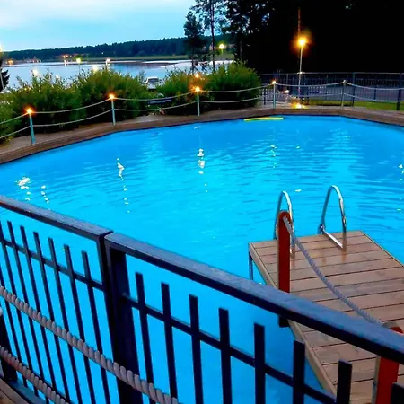 Kivilinna - Liinavaatteet,pyyhkeet Ja Loppusiivous Sisaeltyvaet Hintaan アパート *