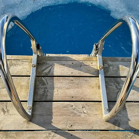 Kivilinna - Liinavaatteet,pyyhkeet Ja Loppusiivous Sisaeltyvaet Hintaan アパート ブオカッティ