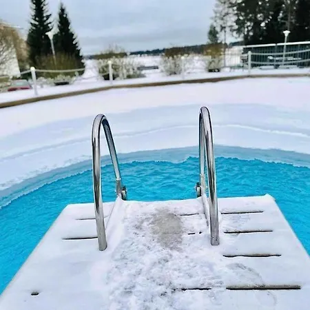 Kivilinna - Liinavaatteet,pyyhkeet Ja Loppusiivous Sisaeltyvaet Hintaan