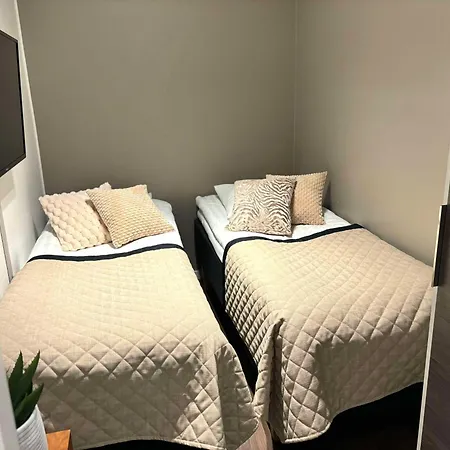 Kivilinna - Liinavaatteet,pyyhkeet Ja Loppusiivous Sisaeltyvaet Hintaan * ブオカッティ